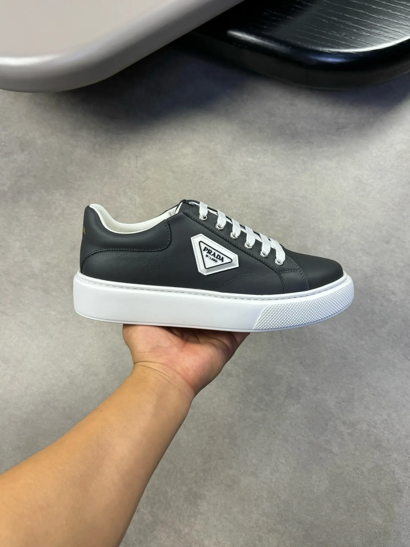 Men's men's shoes 💰420 [New style] 🦕🦕 [PRADA] Prada - High-end quality original order - Upper: original 🔝 Napa calfskin, brand plastic LOGO sewn on shoe body - Lining: water-dyed cowhide - Outsole: original TPU rubber foam; molded outsole - Super high quality control, fine workmanship: highlighted (high-end, luxury, grade) -Size: 39-44 (38, 45, can be customized)·PR0112